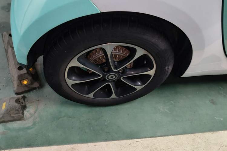 Used smart fortwo 2015 1.0L 52 kW Hardtop Passion Edition Right Rear Wheel Hub
