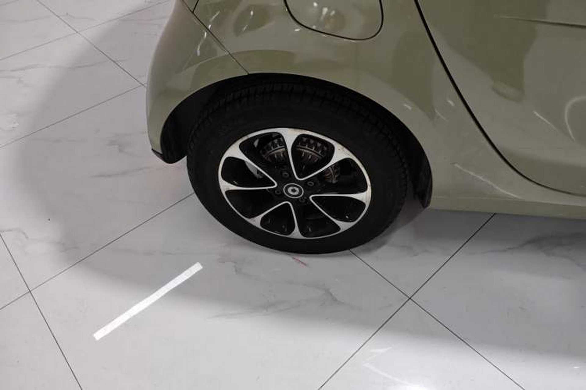 Used smart fortwo 2015 1.0L 52 kW Hardtop Passion Edition Right Rear Wheel Hub
