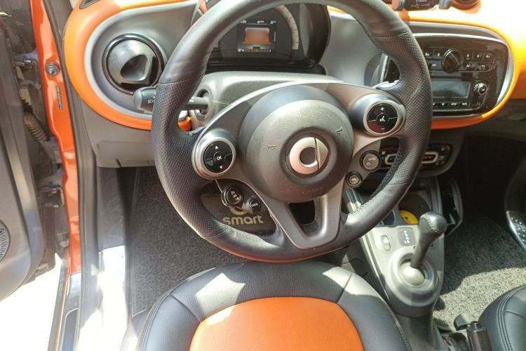Used smart fortwo 2015 1.0L 52 kW Hardtop Passion Edition Steering Wheel