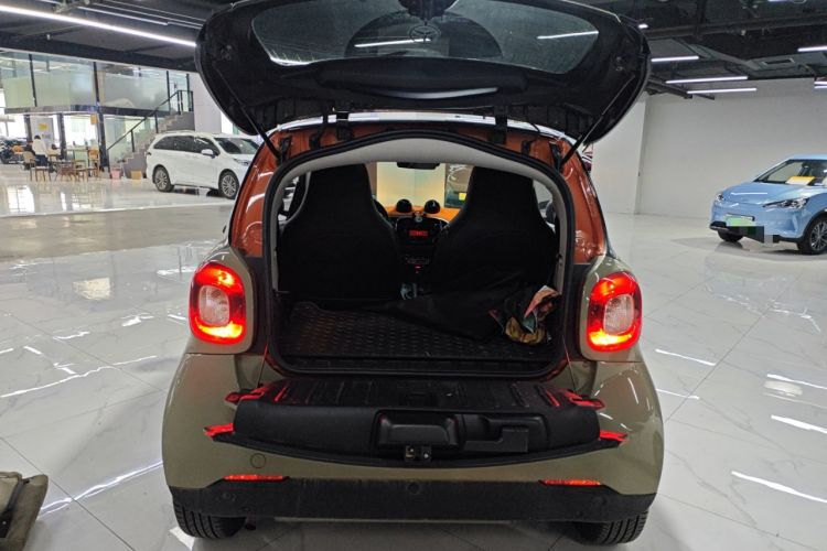 Used smart fortwo 2015 1.0L 52 kW Hardtop Passion Edition Trunk