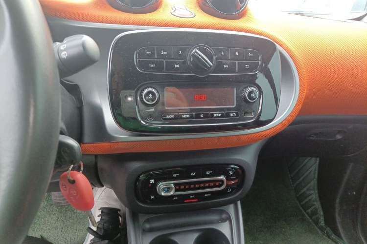 Used smart fortwo 2015 1.0L 52 kW Hardtop Passion Edition Audio And AC Panel