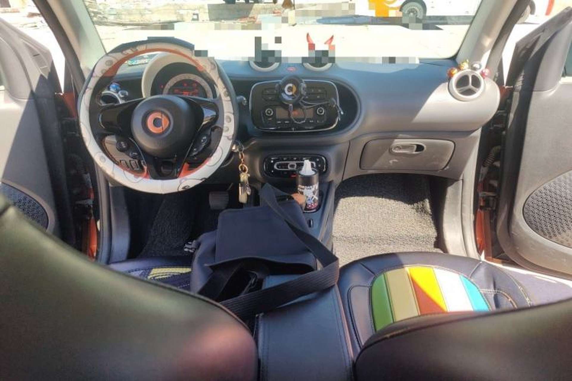 Used smart fortwo 2015 1.0L 52 kW hardtop Dynamic version Center Console