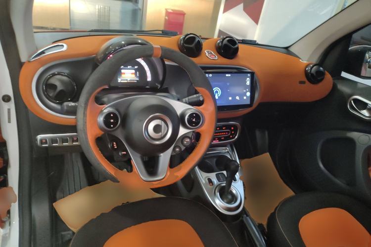 Used smart fortwo 2015 1.0L 52 kW Hardtop Passion Edition Center Console