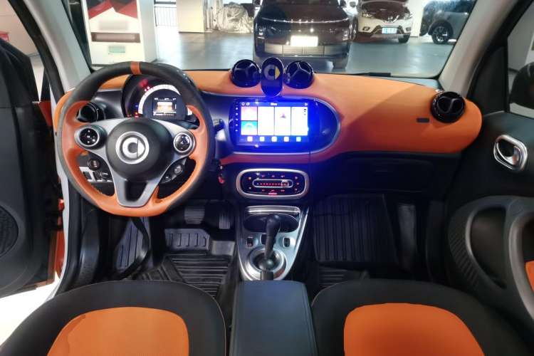 Used smart fortwo 2015 1.0L 52 kW Hardtop Passion Edition Center Console