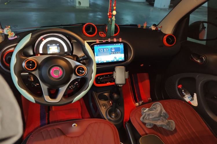 Used smart fortwo 2015 1.0L 52 kW Hardtop Passion Edition Center Console