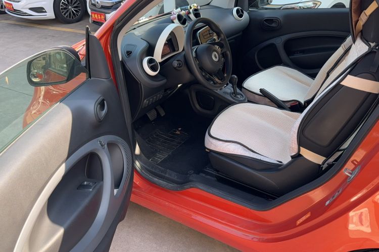 Used smart fortwo 2015 1.0L 52 kW hardtop Dynamic version Driver Seat