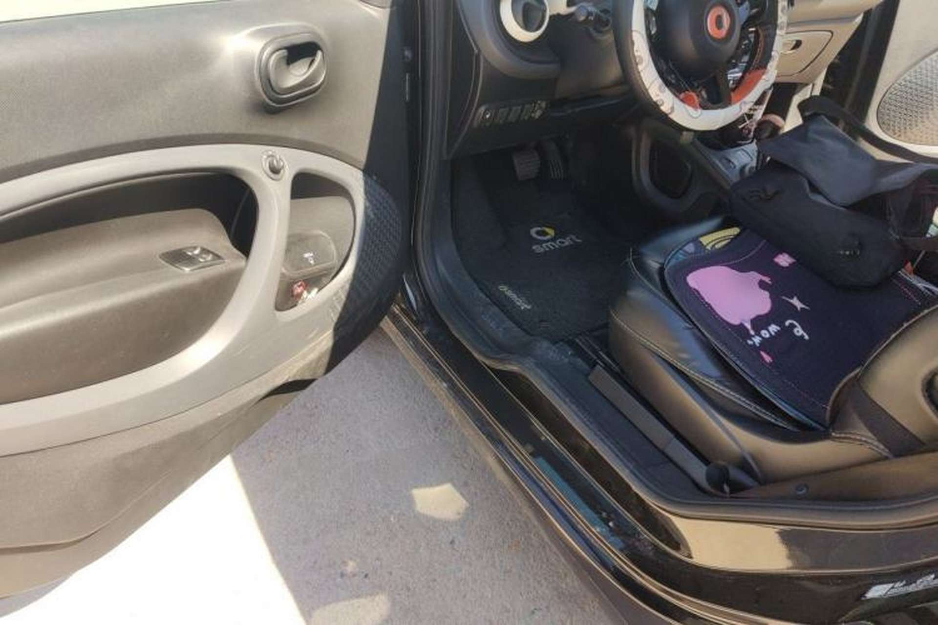 Used smart fortwo 2015 1.0L 52 kW hardtop Dynamic version Driver Seat