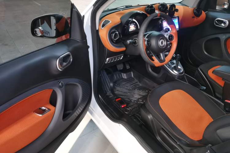 Used smart fortwo 2015 1.0L 52 kW Hardtop Passion Edition Driver Seat