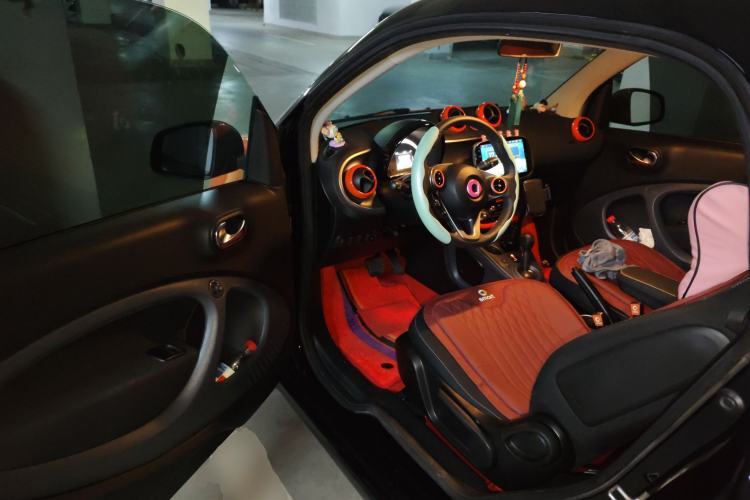 Used smart fortwo 2015 1.0L 52 kW Hardtop Passion Edition Driver Seat