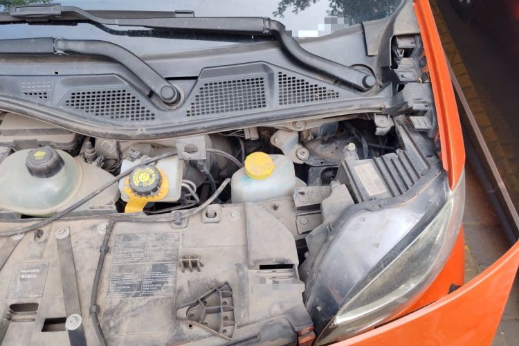 Used smart fortwo 2015 1.0L 52 kW hardtop Dynamic version Engine Bay Left