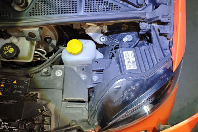 Used smart fortwo 2015 1.0L 52 kW Hardtop Passion Edition Engine Bay Left