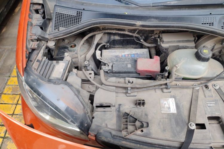 Used smart fortwo 2015 1.0L 52 kW hardtop Dynamic version Engine Bay Right