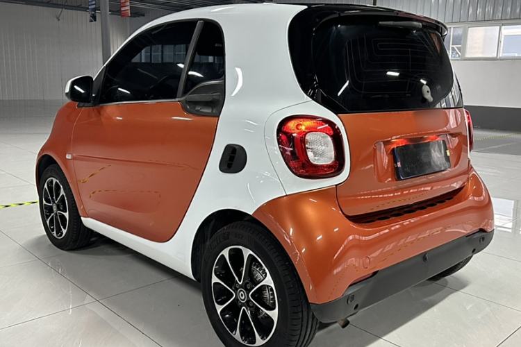 Used smart fortwo 2015 1.0L 52 kW Hardtop Passion Edition Exterior 3