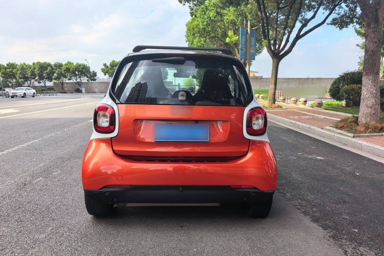 Used smart fortwo 2015 1.0L 52 kW Hardtop Passion Edition Exterior 4