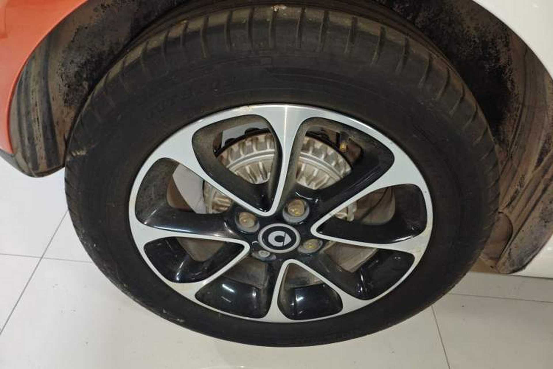 Used smart fortwo 2015 1.0L 52 kW Hardtop Passion Edition Exterior 4