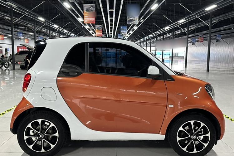 Used smart fortwo 2015 1.0L 52 kW Hardtop Passion Edition Exterior 5