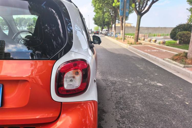Used smart fortwo 2015 1.0L 52 kW Hardtop Passion Edition Exterior 6