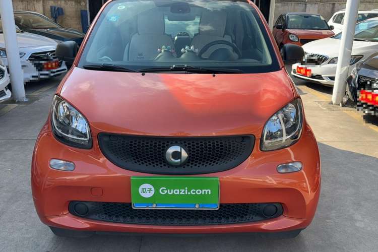 Used smart fortwo 2015 1.0L 52 kW hardtop Dynamic version Front