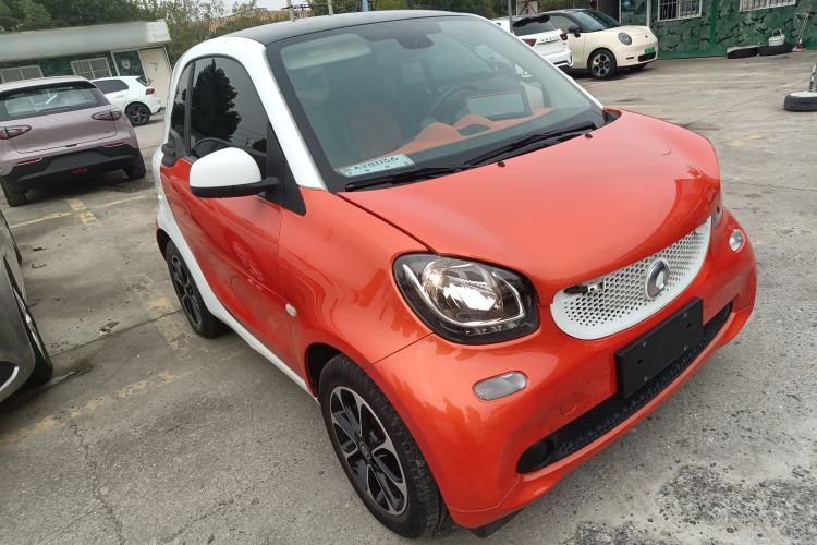 Used smart fortwo 2015 1.0L 52 kW Hardtop Passion Edition Front Right 45 Deg