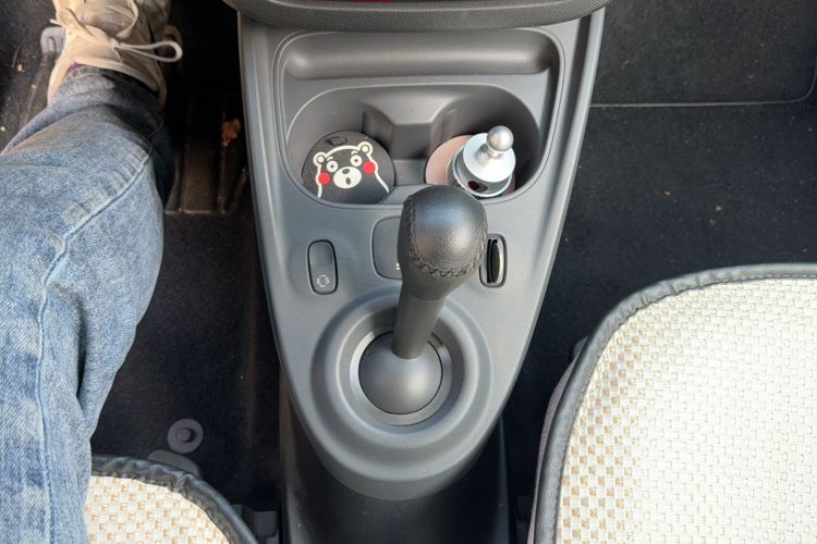 Used smart fortwo 2015 1.0L 52 kW hardtop Dynamic version Gear Lever