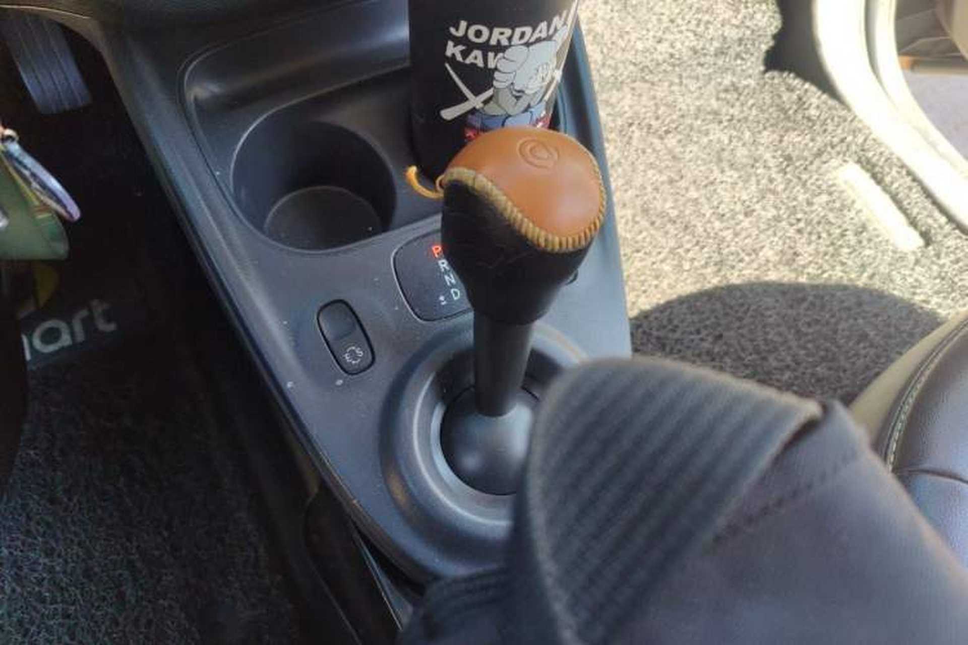 Used smart fortwo 2015 1.0L 52 kW hardtop Dynamic version Gear Lever