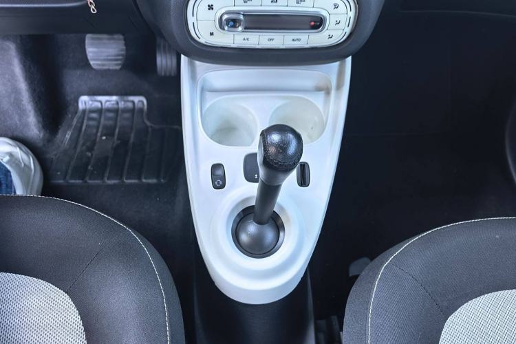 Used smart fortwo 2015 1.0L 52 kW Hardtop Passion Edition Gear Lever