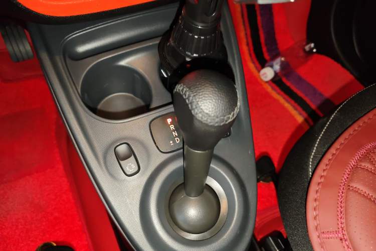 Used smart fortwo 2015 1.0L 52 kW Hardtop Passion Edition Gear Lever