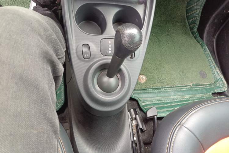 Used smart fortwo 2015 1.0L 52 kW Hardtop Passion Edition Gear Lever