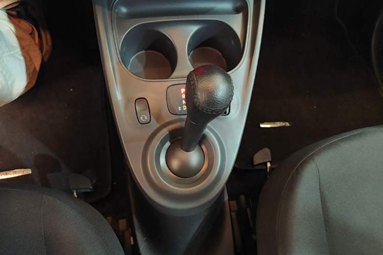 Used smart fortwo 2015 1.0L 52 kW hardtop Dynamic version Gear Lever