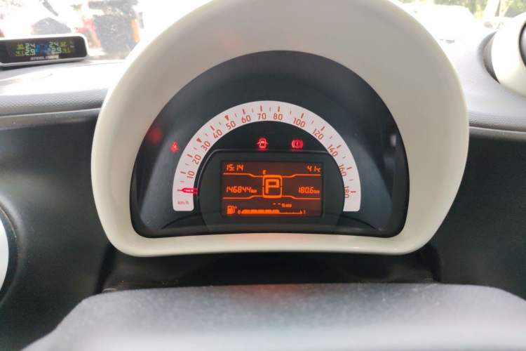 Used smart fortwo 2015 1.0L 52 kW hardtop Dynamic version Instrument Cluster