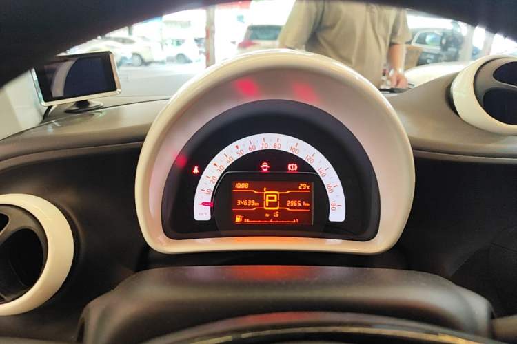 Used smart fortwo 2015 1.0L 52 kW hardtop Dynamic version Instrument Cluster