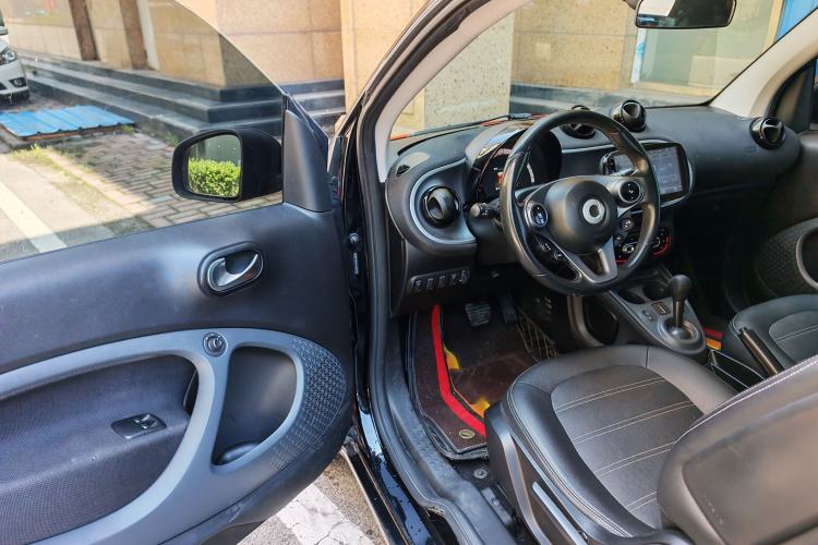 Used smart fortwo 2015 1.0L 52 kW Hardtop Passion Edition Interior 1