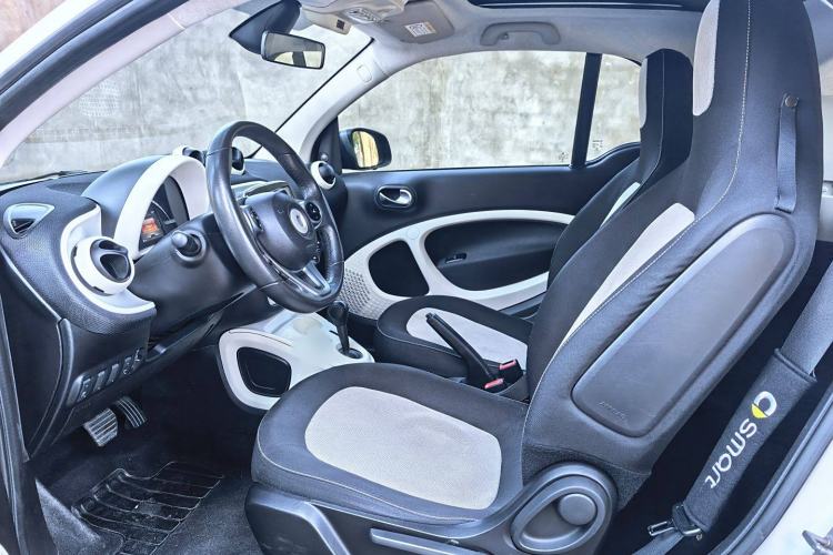 Used smart fortwo 2015 1.0L 52 kW Hardtop Passion Edition Interior 1