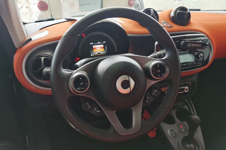 Used smart fortwo 2015 1.0L 52 kW Hardtop Passion Edition Interior 1