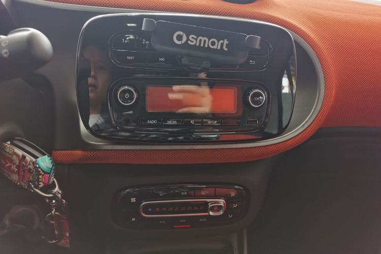 Used smart fortwo 2015 1.0L 52 kW Hardtop Passion Edition Interior 2