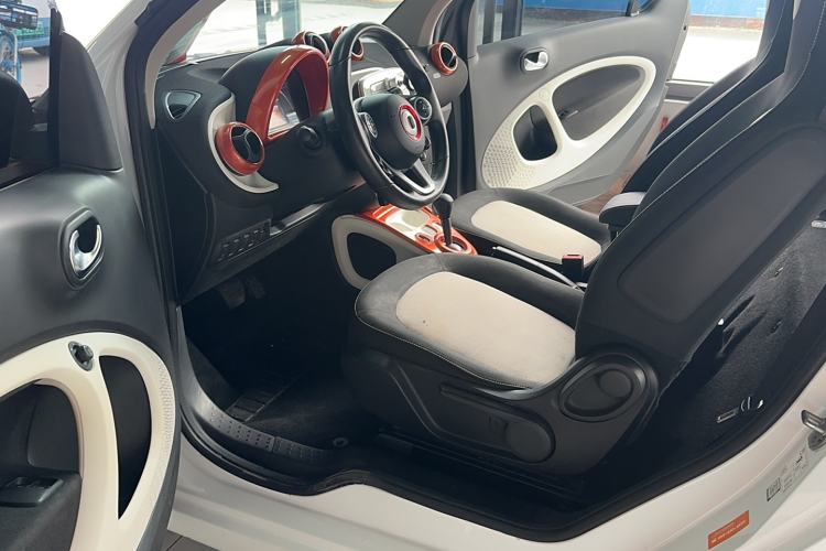 Used smart fortwo 2015 1.0L 52 kW Hardtop Passion Edition Interior 3