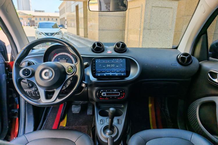 Used smart fortwo 2015 1.0L 52 kW Hardtop Passion Edition Interior 4