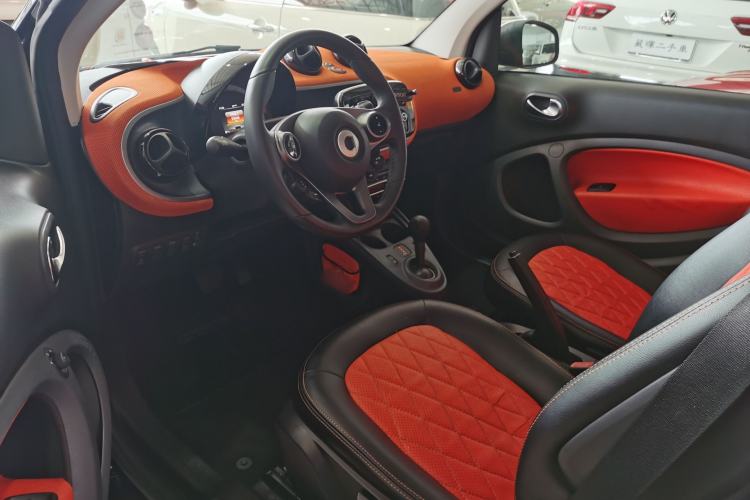 Used smart fortwo 2015 1.0L 52 kW Hardtop Passion Edition Interior 4