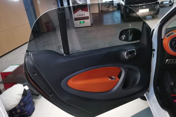 Used smart fortwo 2015 1.0L 52 kW Hardtop Passion Edition Left Front Door Interior