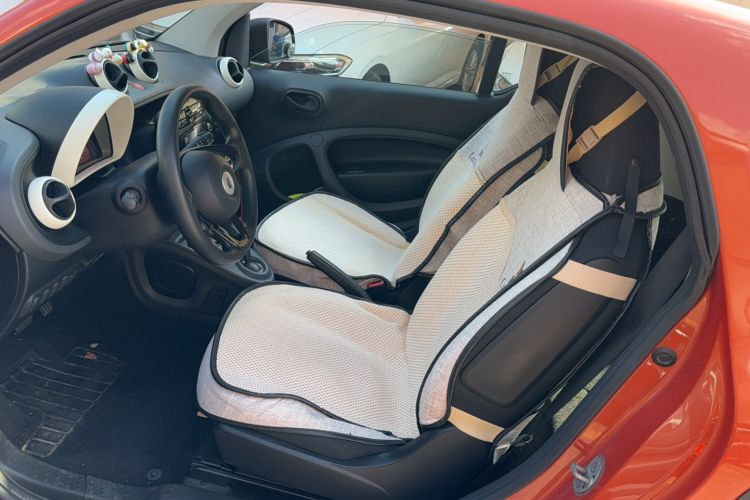 Used smart fortwo 2015 1.0L 52 kW hardtop Dynamic version Left Front Seat