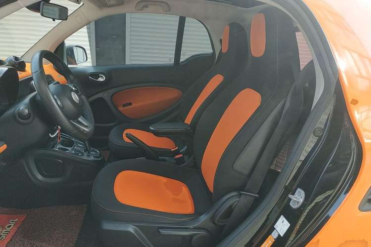 Used smart fortwo 2015 1.0L 52 kW Hardtop Passion Edition Left Front Seat