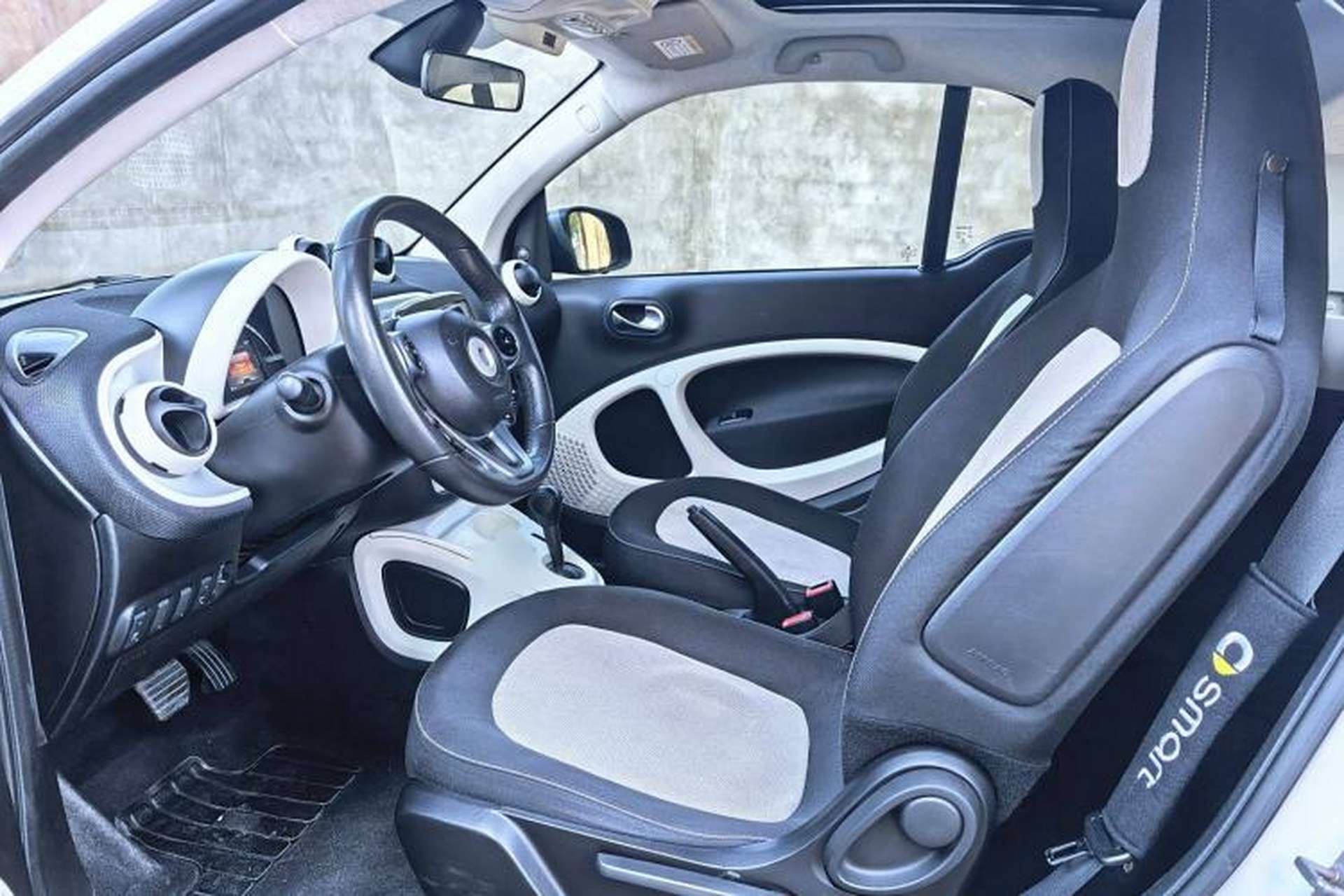 Used smart fortwo 2015 1.0L 52 kW Hardtop Passion Edition Left Front Seat
