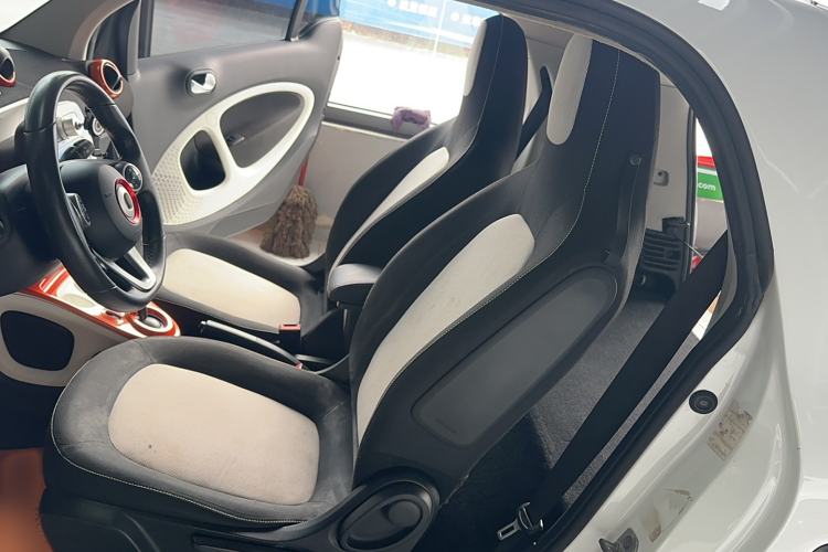 Used smart fortwo 2015 1.0L 52 kW Hardtop Passion Edition Left Front Seat