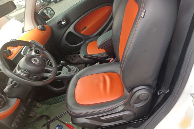Used smart fortwo 2015 1.0L 52 kW Hardtop Passion Edition Left Front Seat