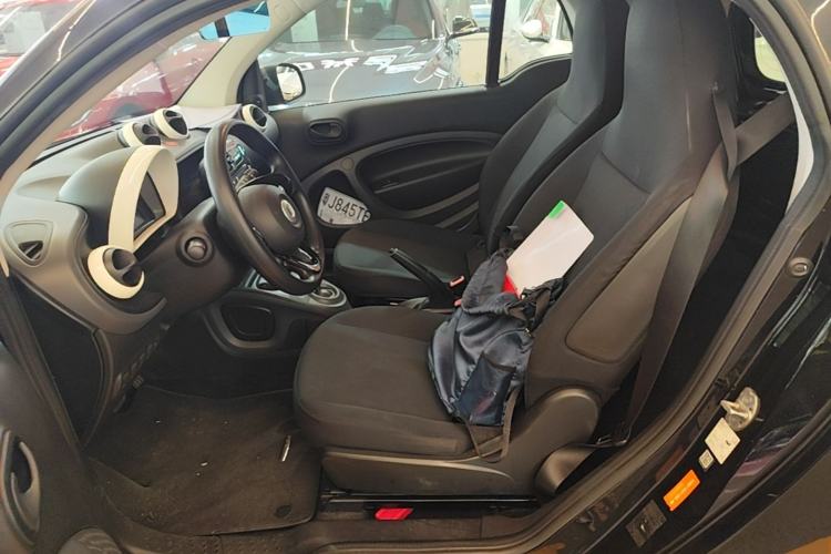 Used smart fortwo 2015 1.0L 52 kW hardtop Dynamic version Left Front Seat