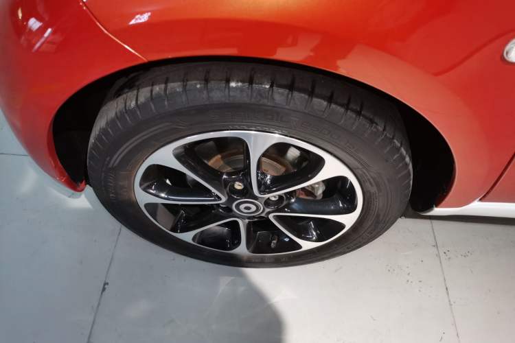 Used smart fortwo 2015 1.0L 52 kW Hardtop Passion Edition Left Front Wheel Hub