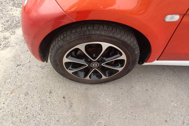 Used smart fortwo 2015 1.0L 52 kW Hardtop Passion Edition Left Front Wheel Hub