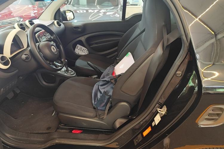 Used smart fortwo 2015 1.0L 52 kW hardtop Dynamic version Left Rear Seat