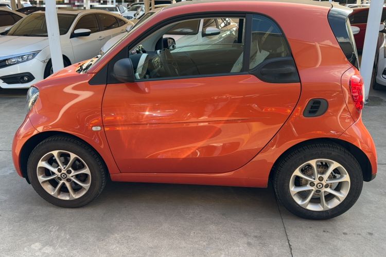 Used smart fortwo 2015 1.0L 52 kW hardtop Dynamic version Left Side