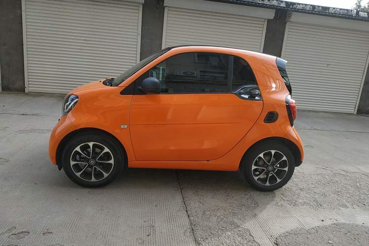 Used smart fortwo 2015 1.0L 52 kW Hardtop Passion Edition Left Side